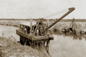 1900's photo of dredge in canal